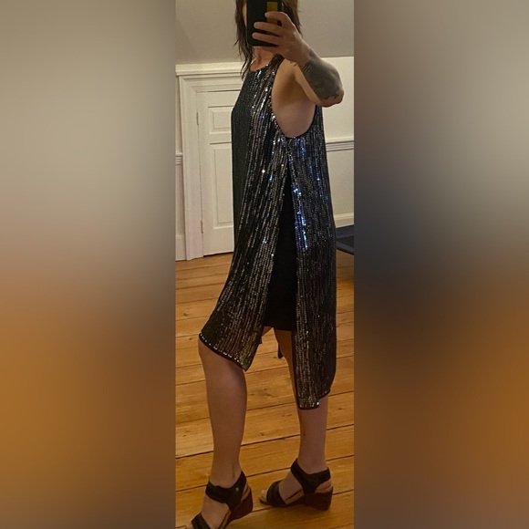 Gorgeous size L Verty sequin dress. - Picture 5 of 6